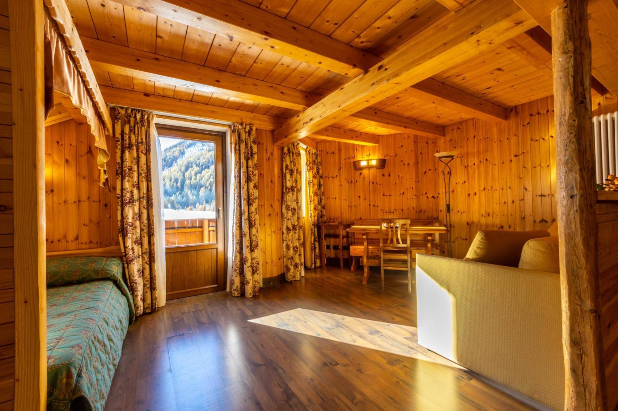 Suite with Mountain View,1541553550:JPEG