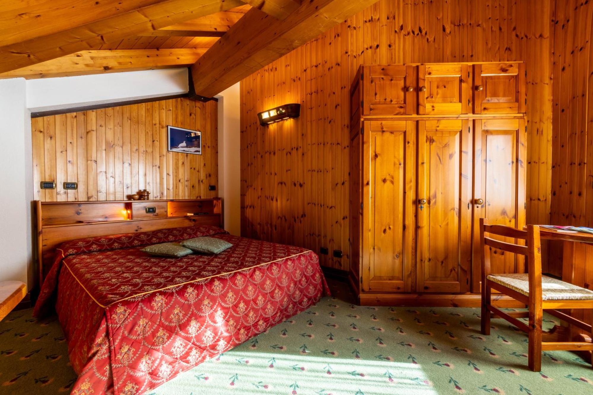 Double Room with Mountain View,1541553691:JPEG